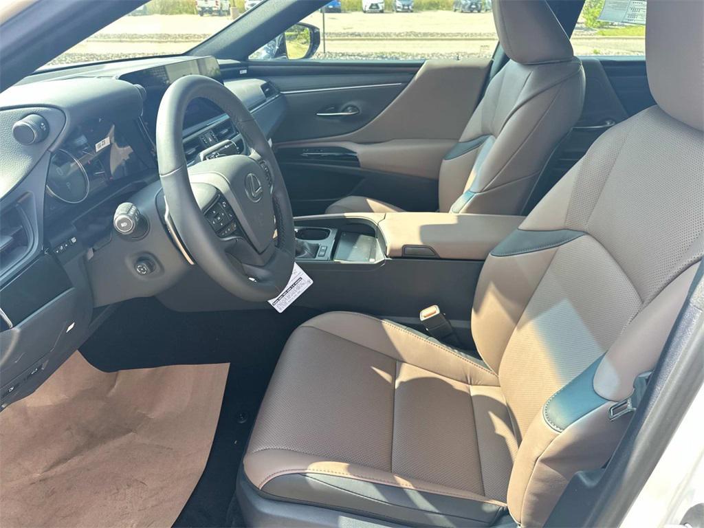 new 2025 Lexus ES 300h car, priced at $48,053