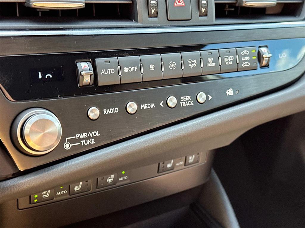 new 2025 Lexus ES 300h car, priced at $48,053