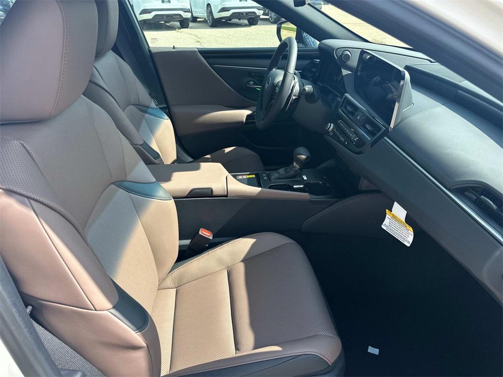 new 2025 Lexus ES 300h car, priced at $48,053