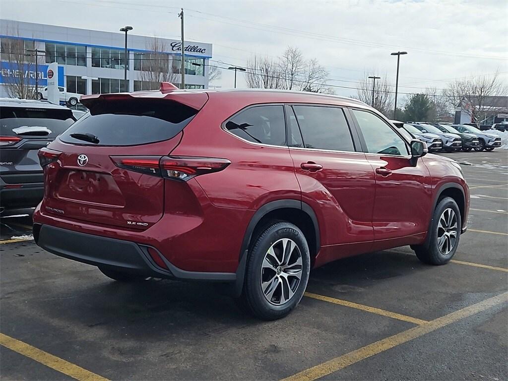 new 2025 Toyota Highlander car, priced at $46,573