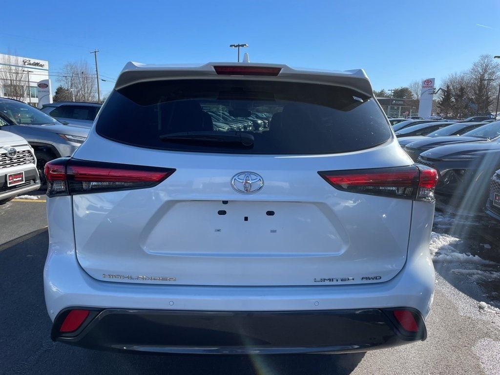 used 2022 Toyota Highlander car, priced at $38,500