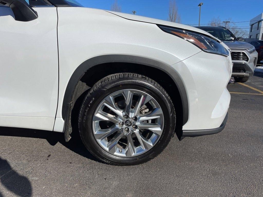 used 2022 Toyota Highlander car, priced at $38,500