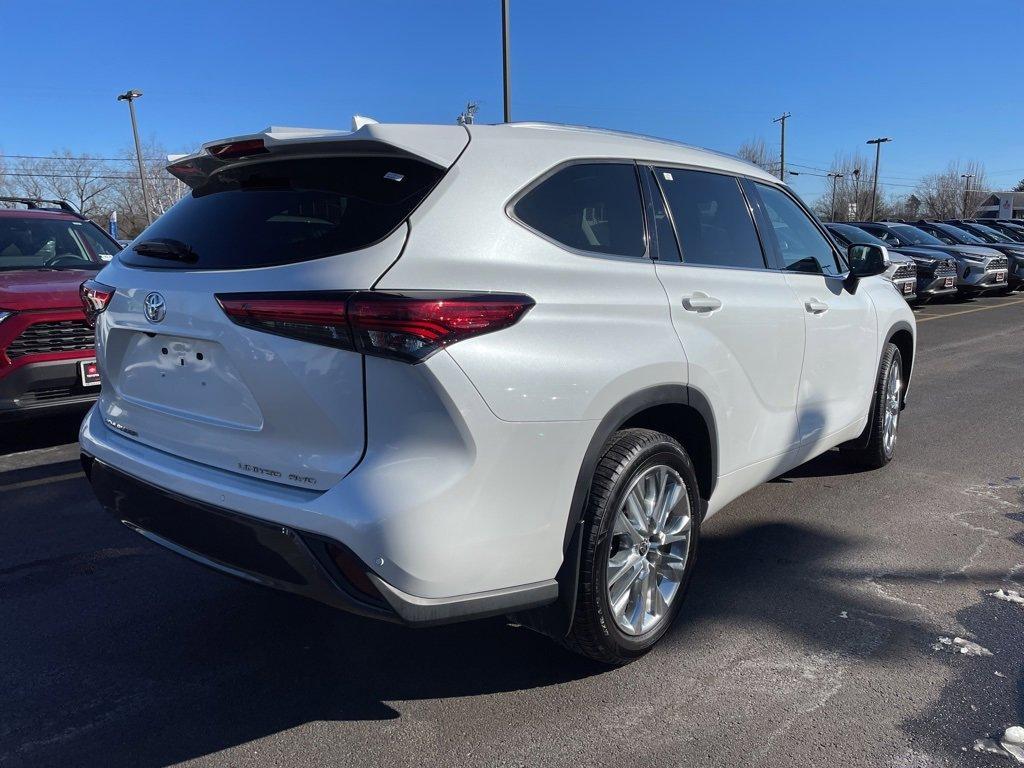 used 2022 Toyota Highlander car, priced at $38,500