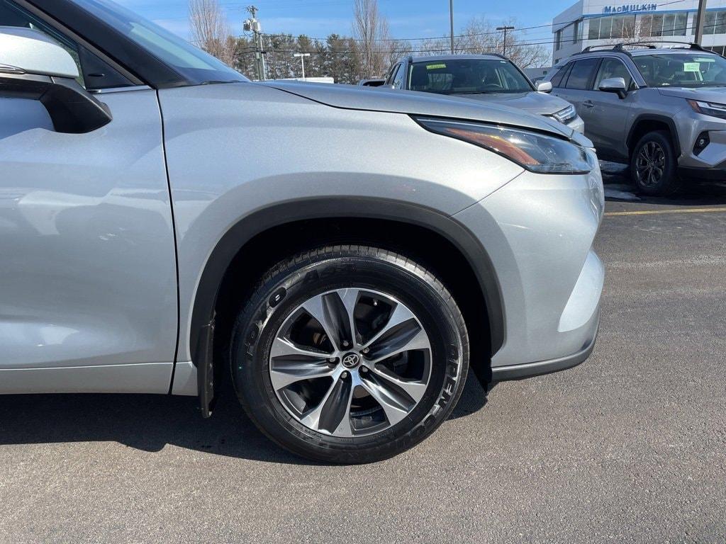 used 2023 Toyota Highlander car, priced at $39,400