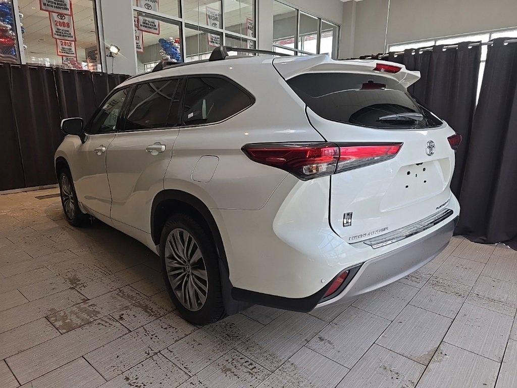 used 2021 Toyota Highlander car, priced at $34,400