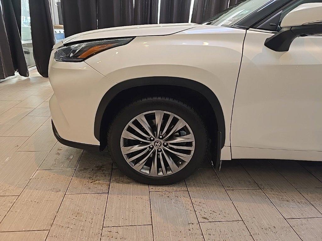 used 2021 Toyota Highlander car, priced at $34,400