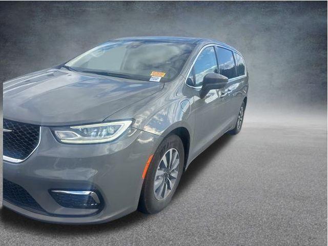used 2022 Chrysler Pacifica Hybrid car, priced at $20,000