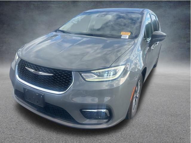 used 2022 Chrysler Pacifica Hybrid car, priced at $20,000