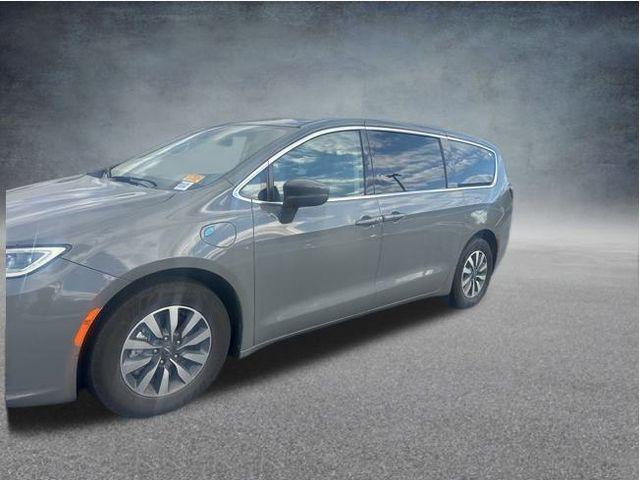 used 2022 Chrysler Pacifica Hybrid car, priced at $20,000