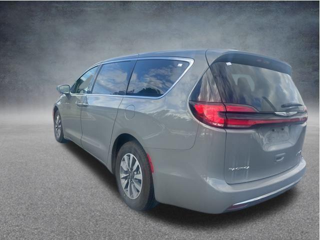 used 2022 Chrysler Pacifica Hybrid car, priced at $20,000
