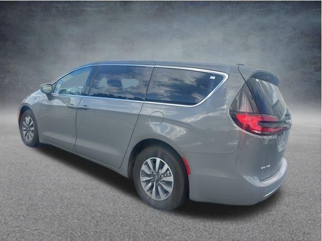 used 2022 Chrysler Pacifica Hybrid car, priced at $20,000