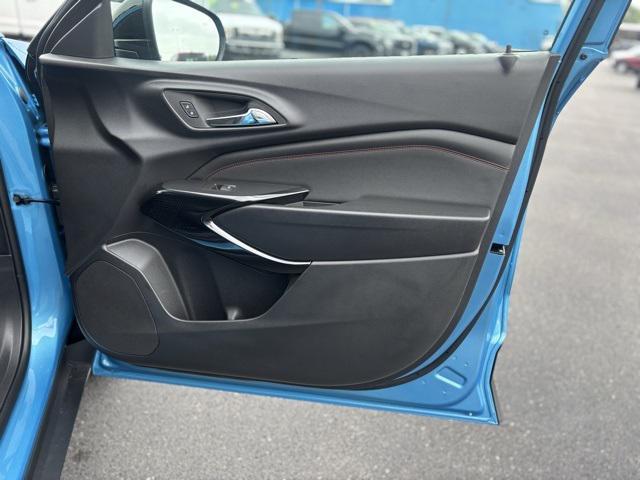 new 2025 Chevrolet Trax car, priced at $28,575