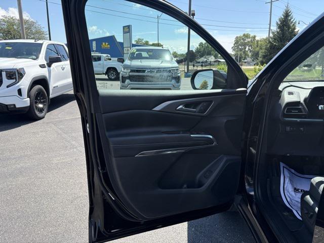 used 2024 Chevrolet Traverse car, priced at $37,777