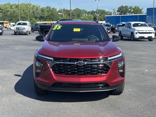 new 2025 Chevrolet Trax car, priced at $27,305