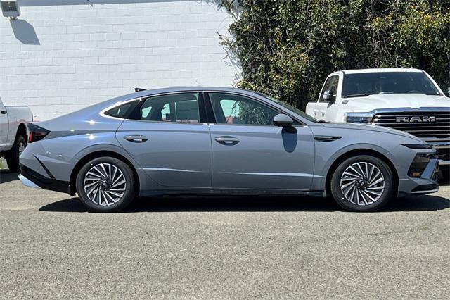 new 2025 Hyundai Sonata Hybrid car, priced at $34,060