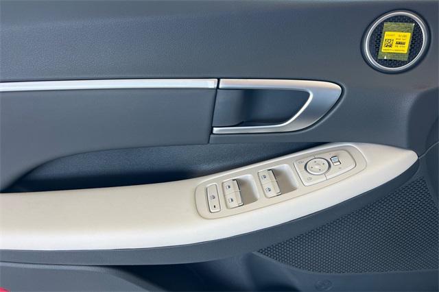 new 2025 Hyundai Sonata Hybrid car, priced at $28,210