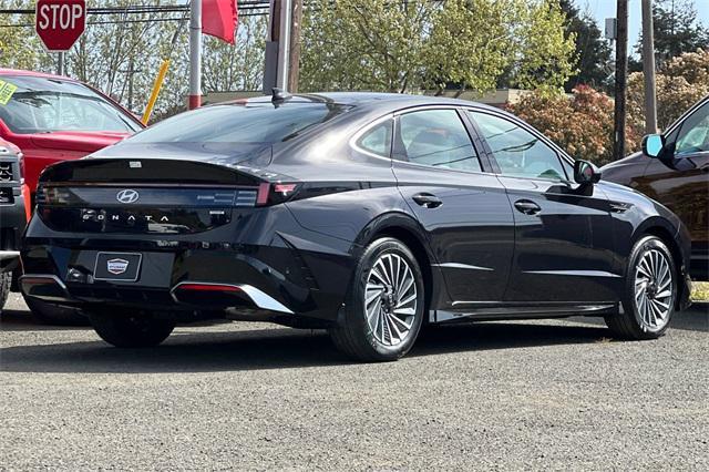 new 2025 Hyundai Sonata Hybrid car, priced at $34,295