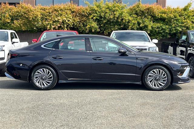 new 2025 Hyundai Sonata Hybrid car, priced at $34,295