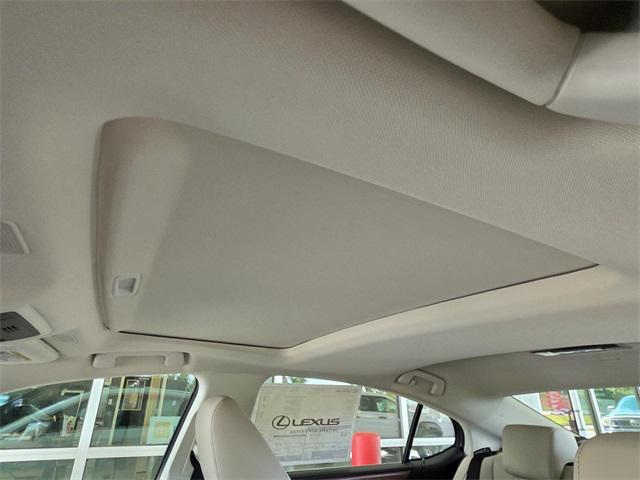 new 2025 Lexus ES 300h car, priced at $51,490