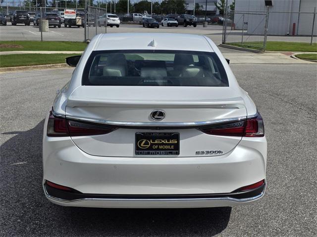 new 2025 Lexus ES 300h car, priced at $51,490