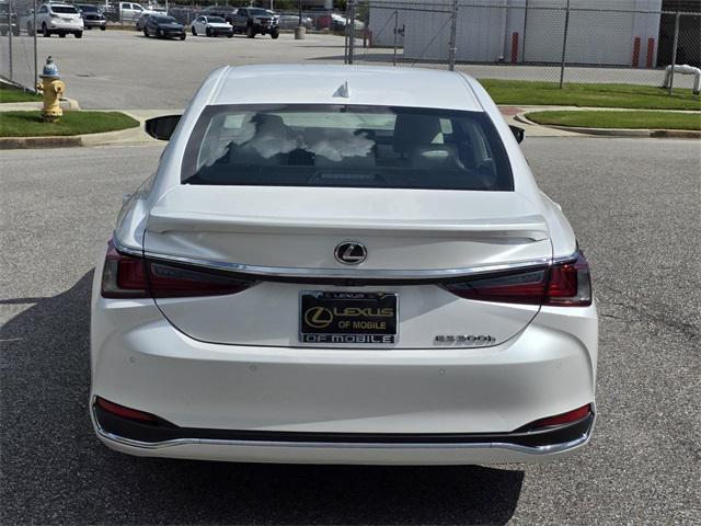 new 2025 Lexus ES 300h car, priced at $51,490