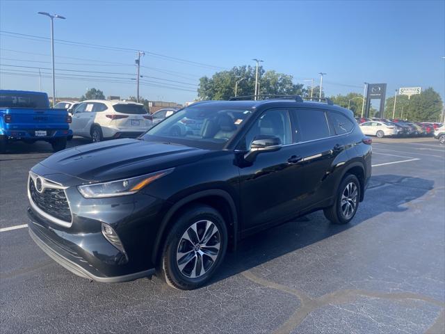 used 2021 Toyota Highlander car, priced at $34,713