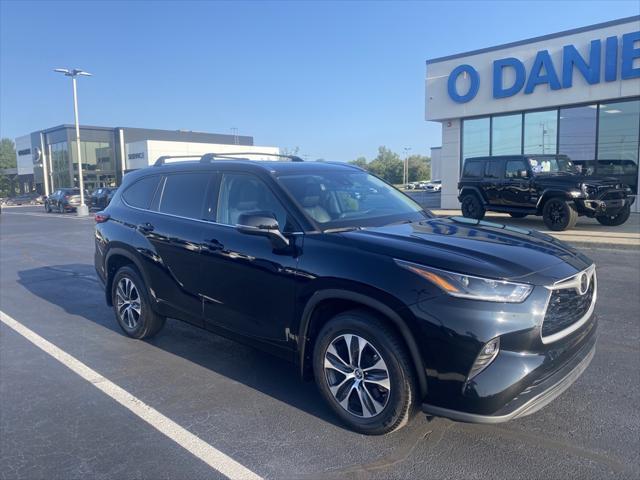 used 2021 Toyota Highlander car, priced at $34,713