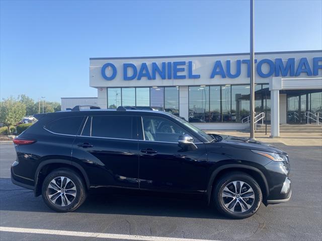 used 2021 Toyota Highlander car, priced at $34,713