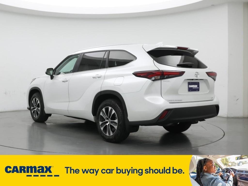 used 2024 Toyota Highlander car, priced at $40,998