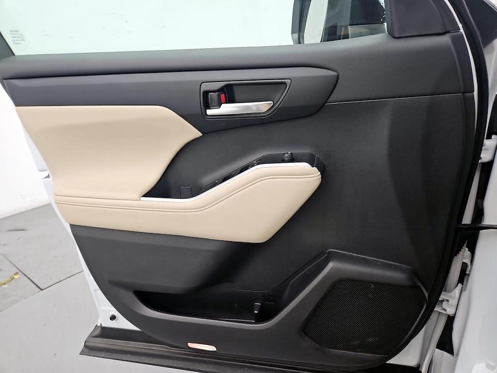 used 2024 Toyota Highlander car, priced at $40,998
