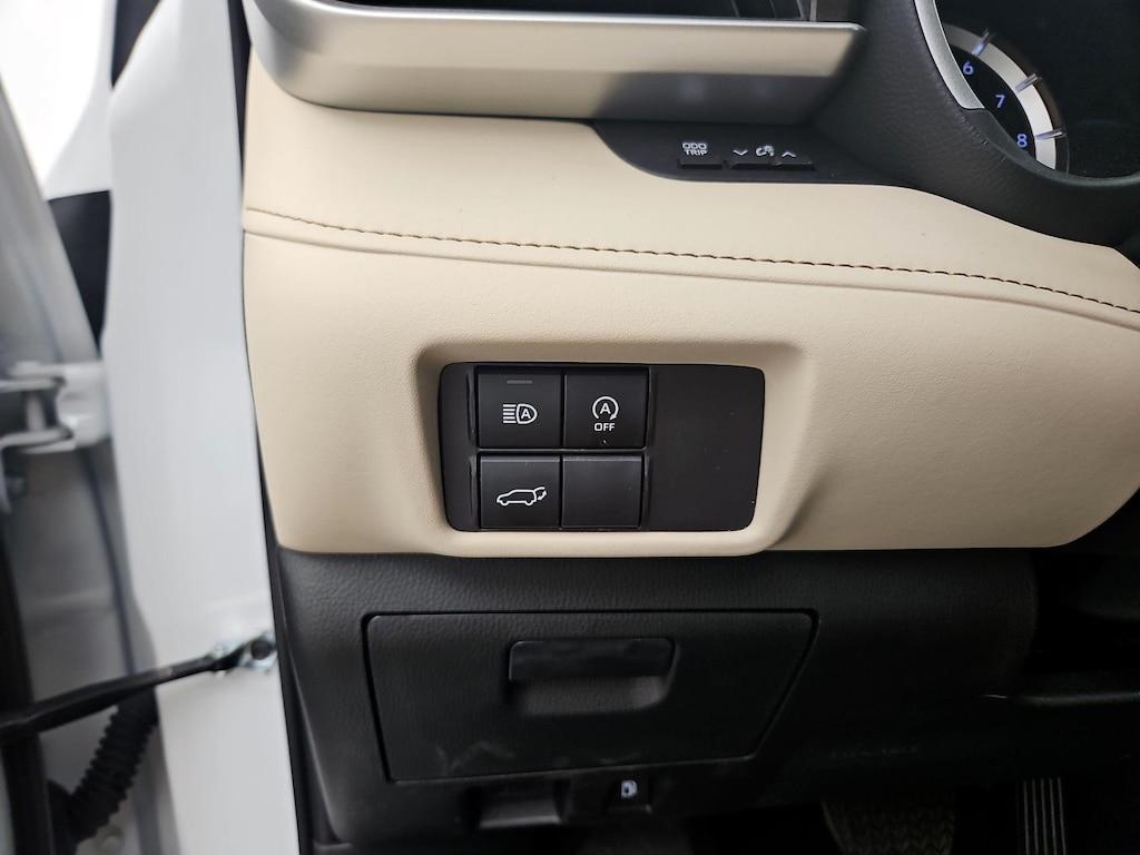 used 2024 Toyota Highlander car, priced at $40,998