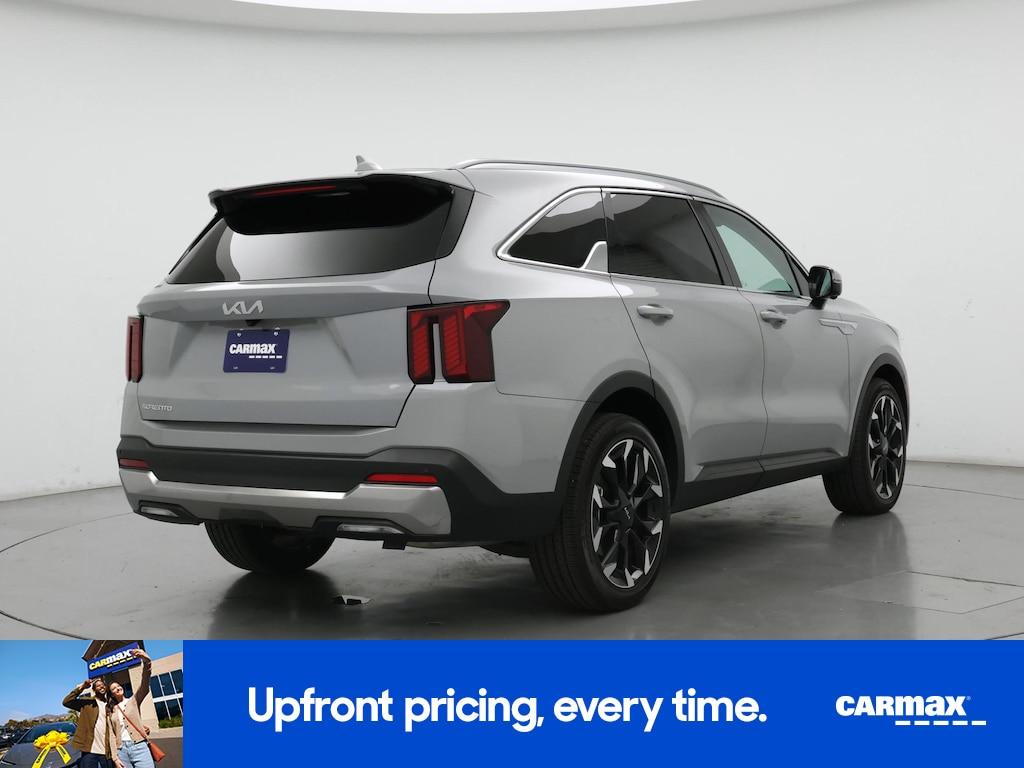 used 2025 Kia Sorento car, priced at $35,998