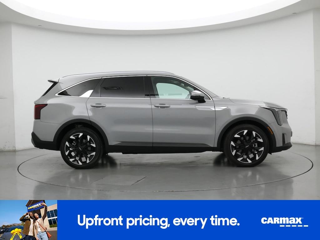 used 2025 Kia Sorento car, priced at $35,998