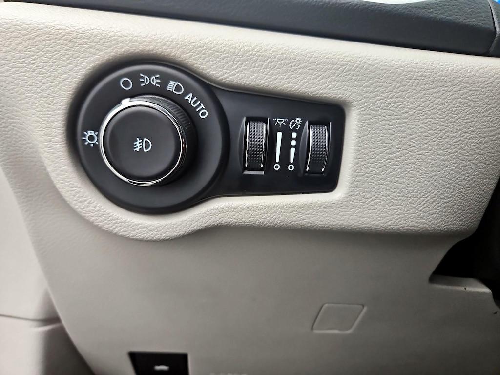used 2023 Chrysler Pacifica car, priced at $24,998
