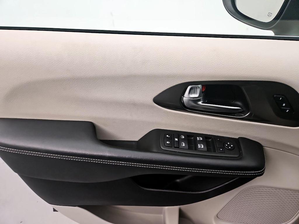used 2023 Chrysler Pacifica car, priced at $24,998