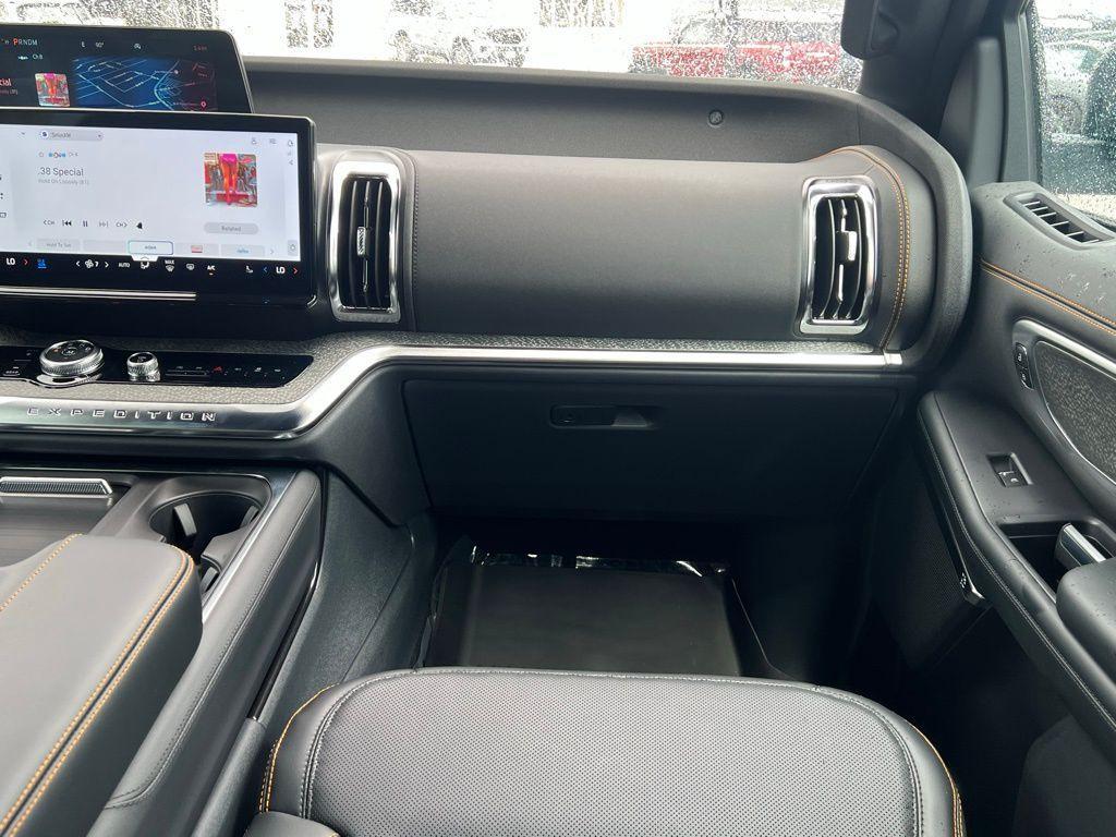 new 2025 Ford Expedition car, priced at $80,931