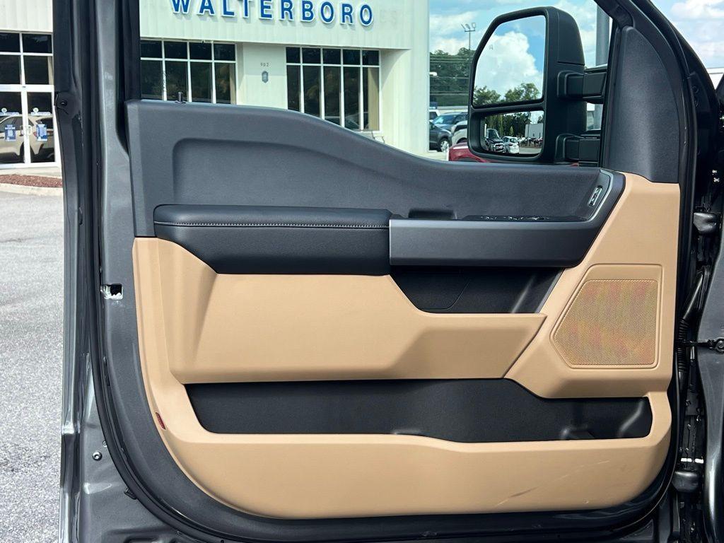new 2025 Ford F-250 car, priced at $65,668