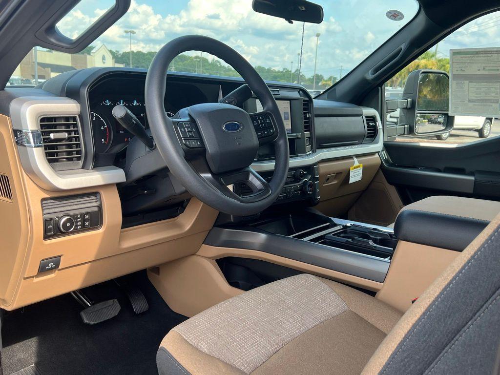 new 2025 Ford F-250 car, priced at $65,668