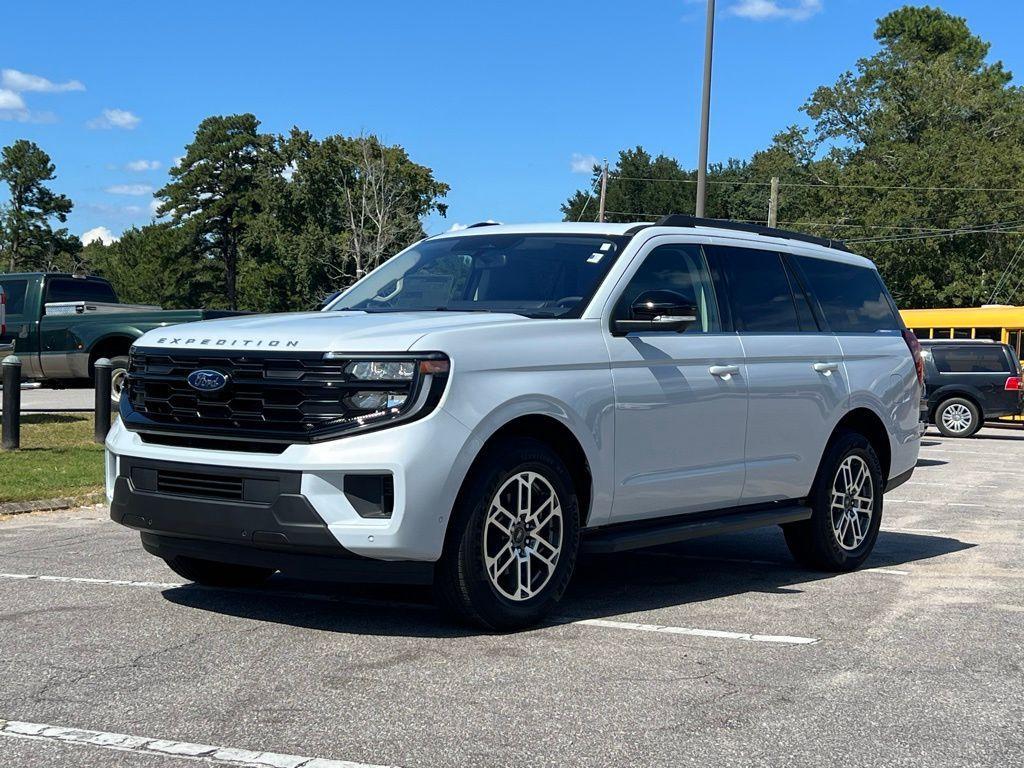 new 2025 Ford Expedition car, priced at $66,345