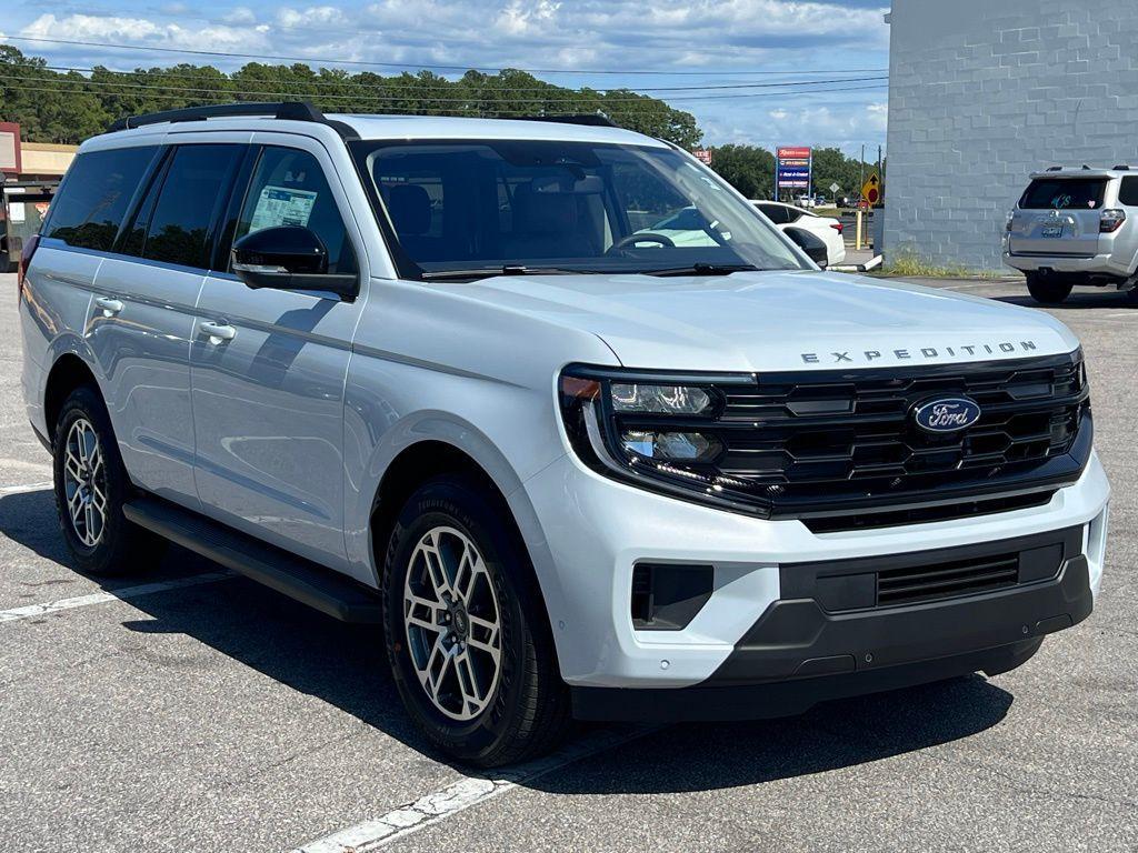 new 2025 Ford Expedition car, priced at $66,345