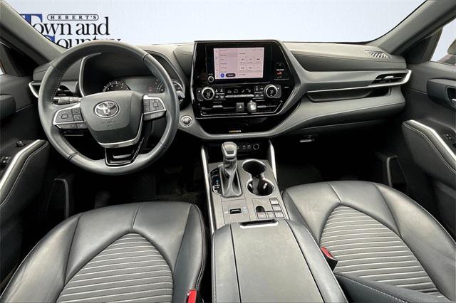 used 2023 Toyota Highlander car, priced at $38,758