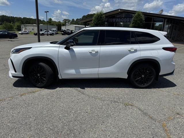 used 2023 Toyota Highlander car, priced at $38,758