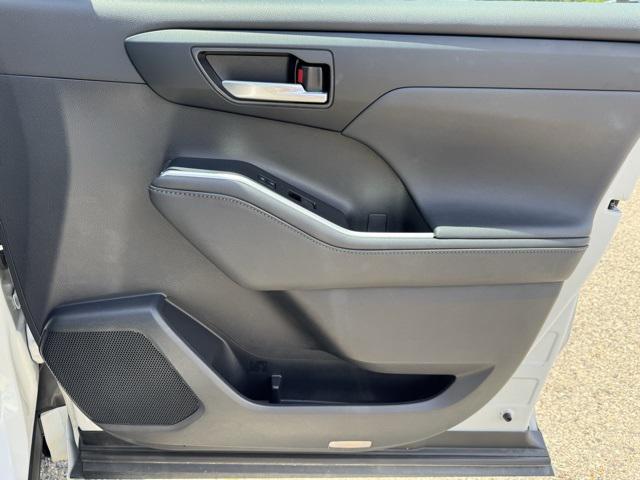 used 2023 Toyota Highlander car, priced at $38,758