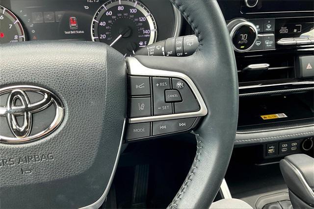 used 2023 Toyota Highlander car, priced at $38,758