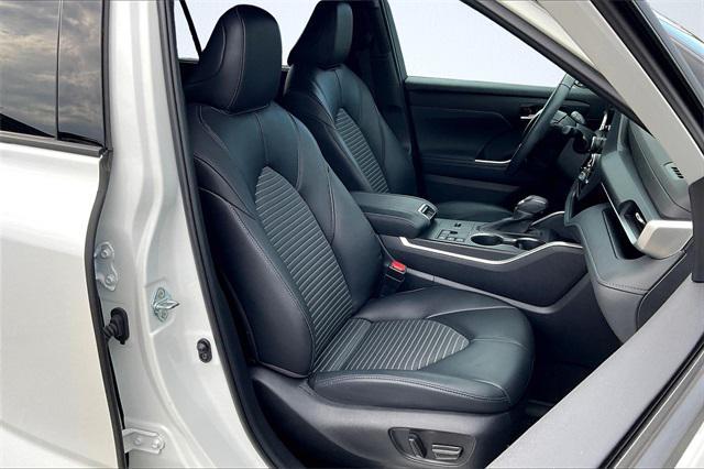used 2023 Toyota Highlander car, priced at $38,758