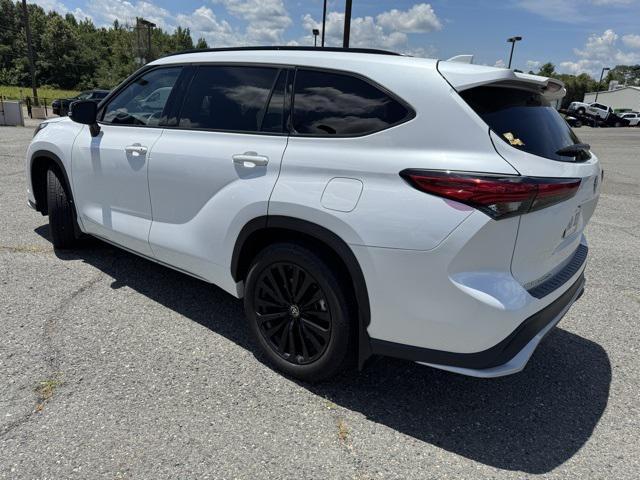 used 2023 Toyota Highlander car, priced at $38,758