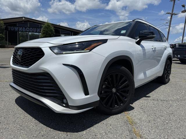used 2023 Toyota Highlander car, priced at $38,758