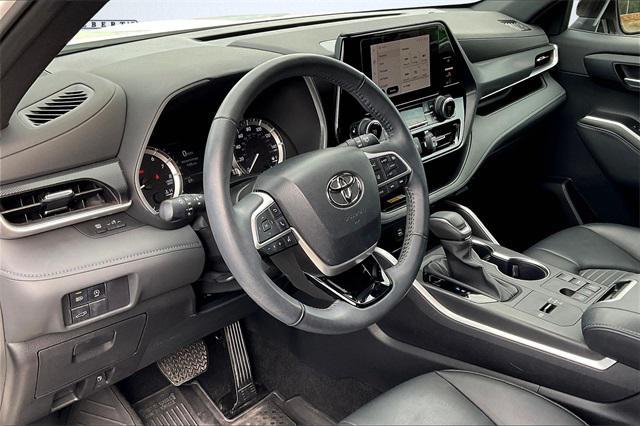 used 2023 Toyota Highlander car, priced at $38,758