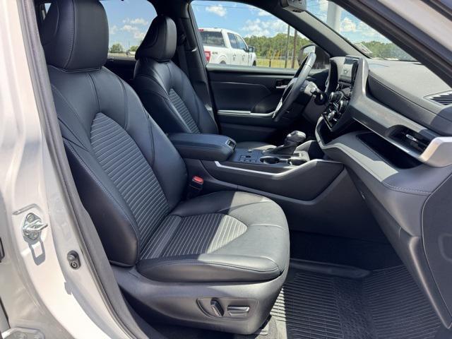 used 2023 Toyota Highlander car, priced at $38,758