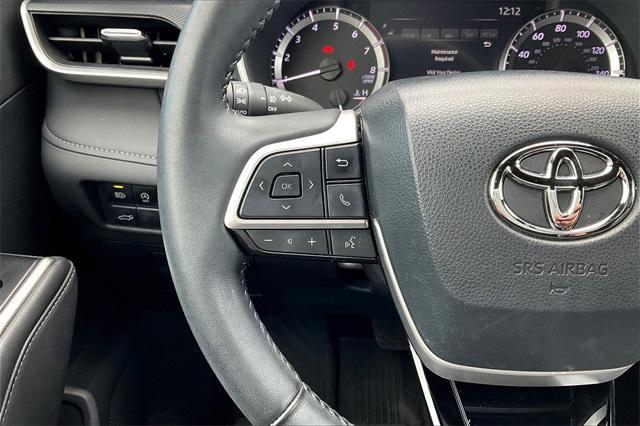 used 2023 Toyota Highlander car, priced at $38,758